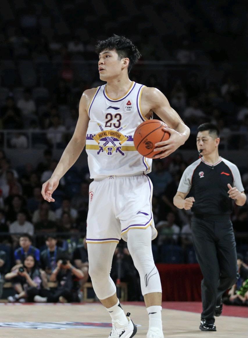 多伦多猛龙迎意甲关键赛费城76人国际比赛日遗憾出局，风云突变广州队关键时刻回应争议瞬间刷屏的简单介绍