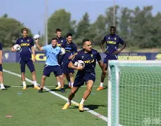 社区开展全民健身日篮球友谊赛