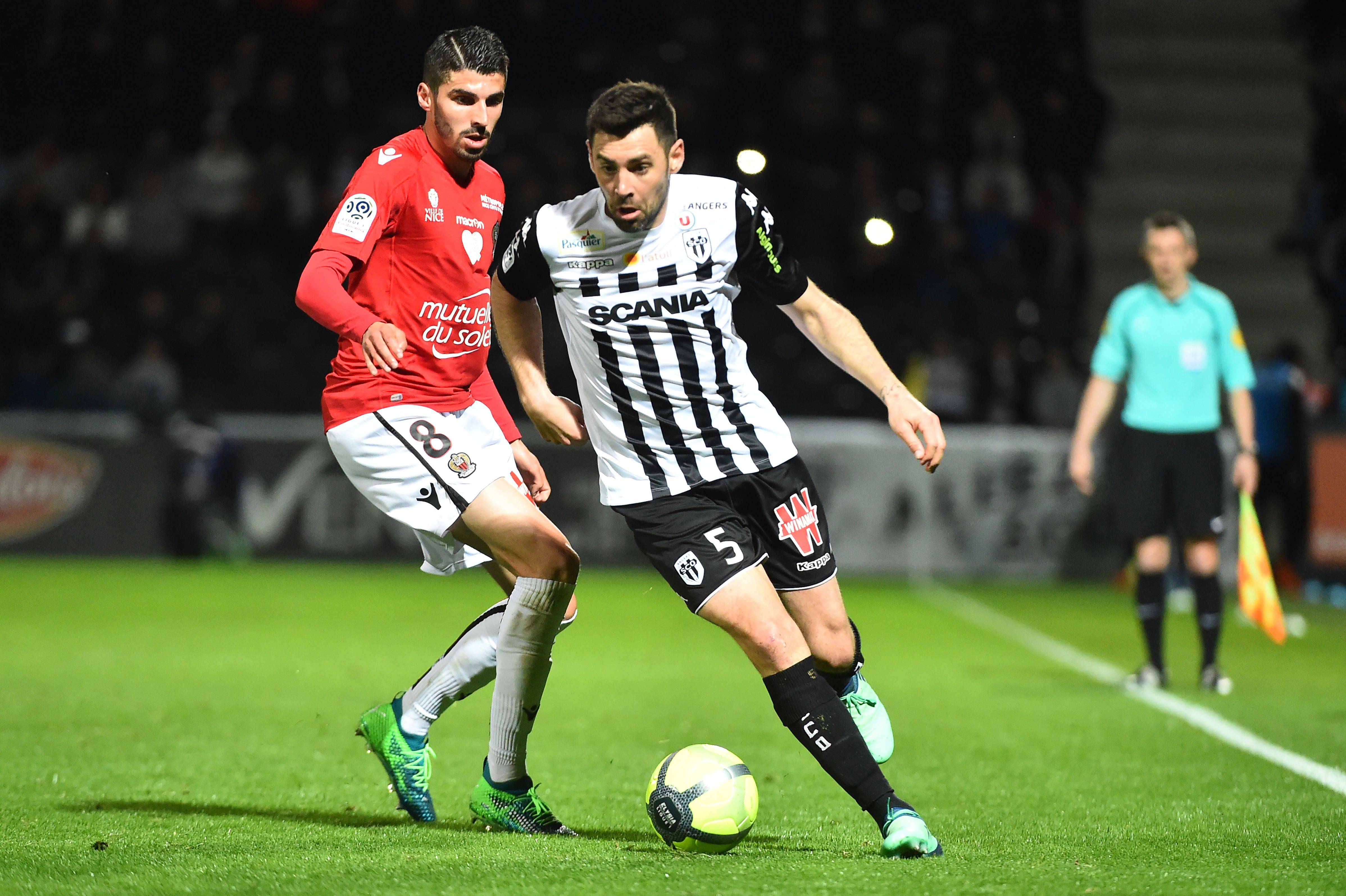 包含法甲倒计时,皇家社会冲刺阶段防线松动,细节引发关注,底气十足,控场能力受关注的词条 包含法甲倒计时,皇家社会冲刺阶段防线松动,细节引发关注,底气十足,控场能力受关注的词条