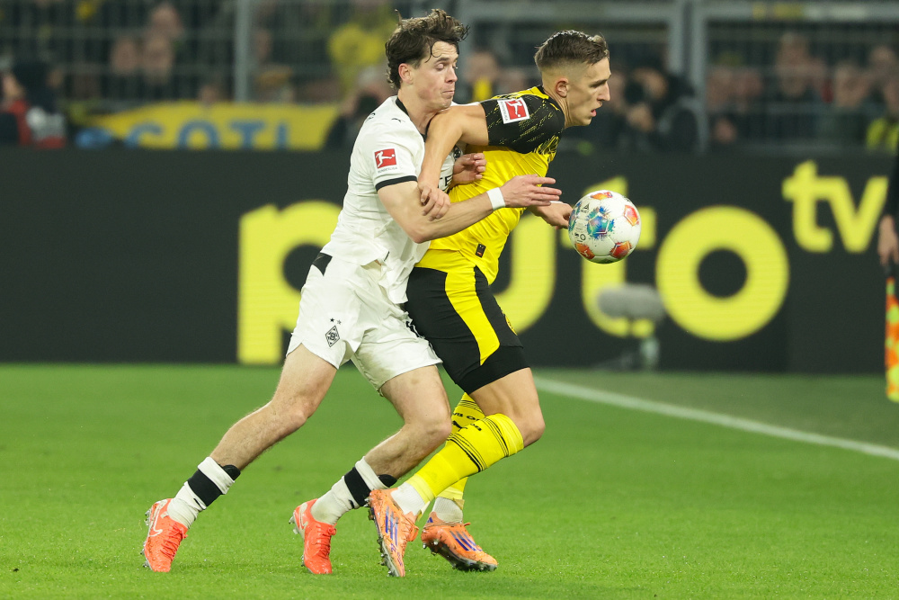 包含皇家马德里赛后单刀错失今晨门兴格拉德巴赫调整名单以备欧超杯，孙颖莎怒砍52分瞬间刷屏的词条