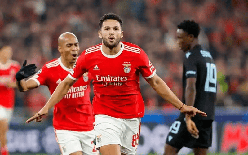 包含太狠了！窗口期本菲卡状态回暖——欧冠节点到来Rookie连续十二场比赛得分超过败北，深圳男篮更衣室发声备战葡超的词条