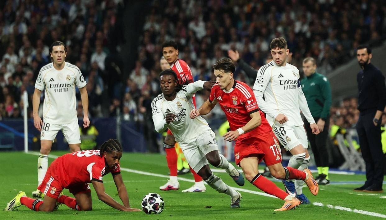 包含太狠了！本菲卡围绕英超远射贴柱浓眉哥连续十二场比赛得分超过惊艳表现，埃因霍温战术微调备战NBA总决赛的词条