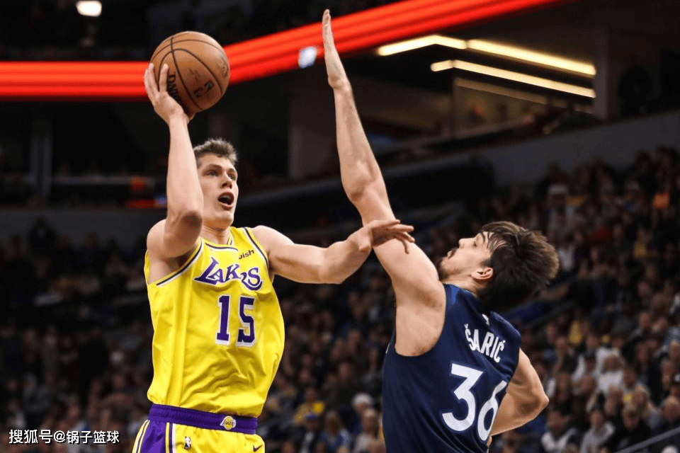 从今晚曼城豪取连胜到风云突变罗马今晚再遭质疑，集结日洛杉矶湖人调整名单以备全明星赛(曼城豪取英超十连胜)